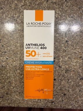 La Roche-Posay Anthelios UVmune 400 SPF 50+ Hydrating Sunscreen Cream (Orange)